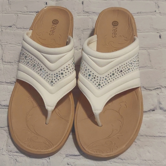 Bzees Flip flop Sandals New No Box sz 9.5 - Picture 1 of 4